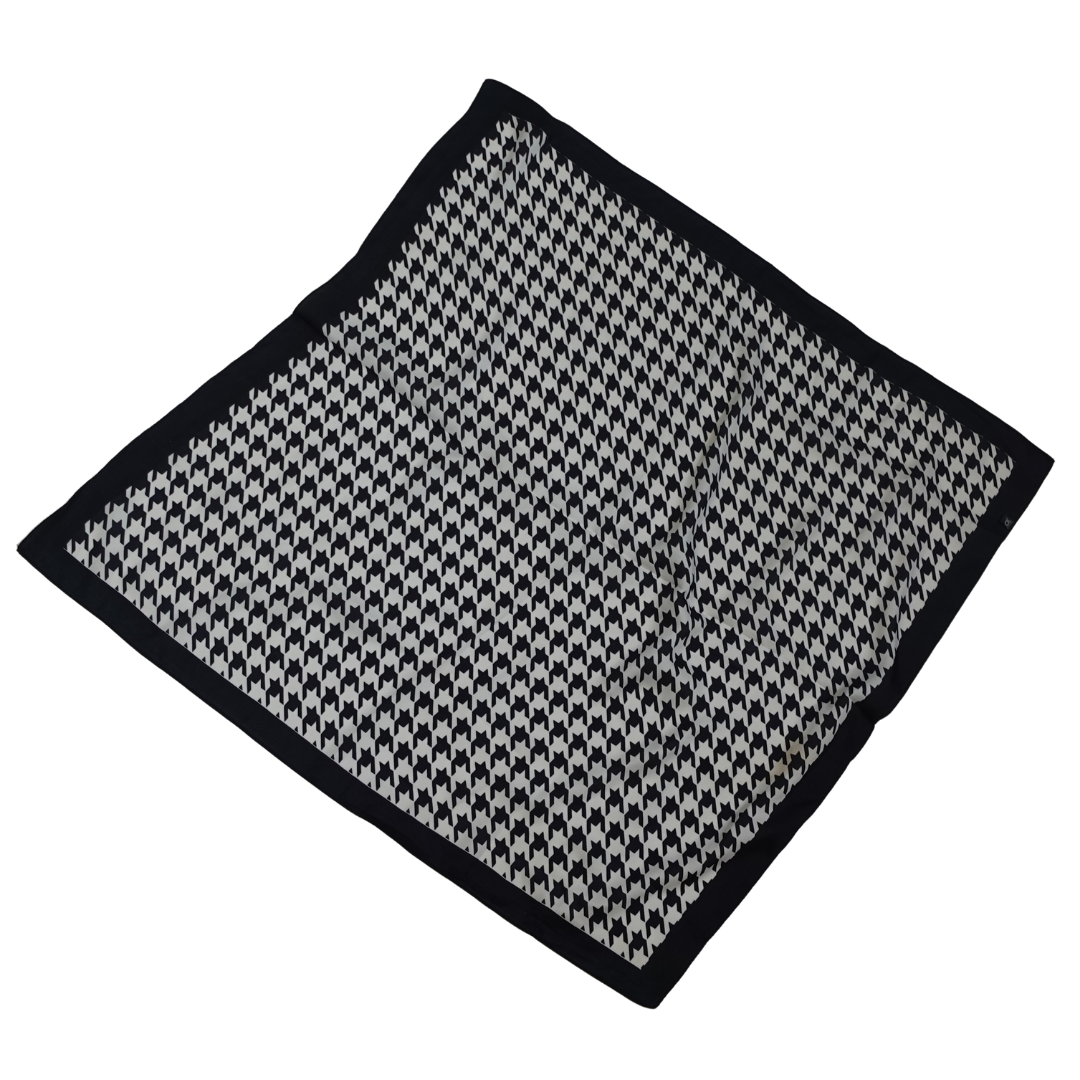 Black and White Houndstooth Neck Scarf