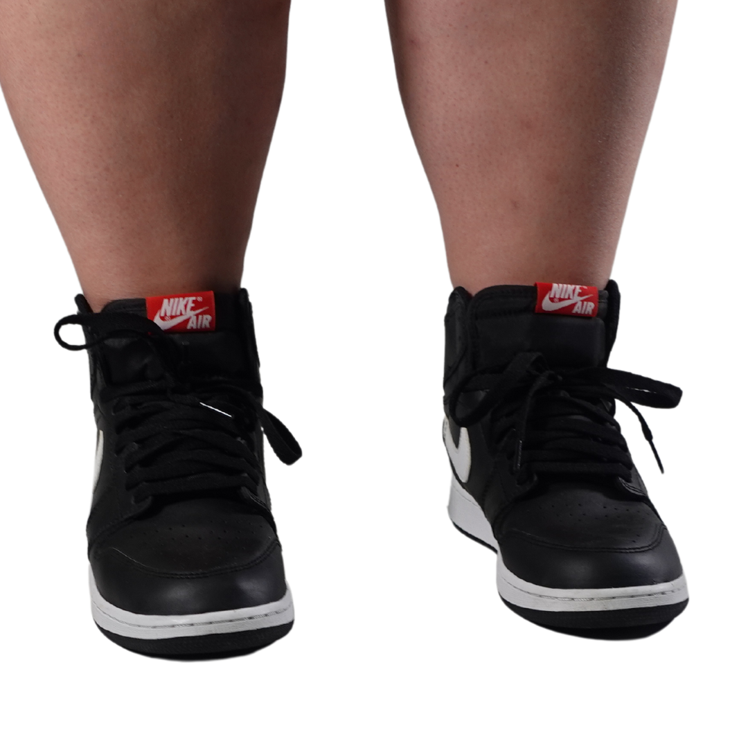 Nike Black and White Air Jordan 1 Retro's (Size 9)