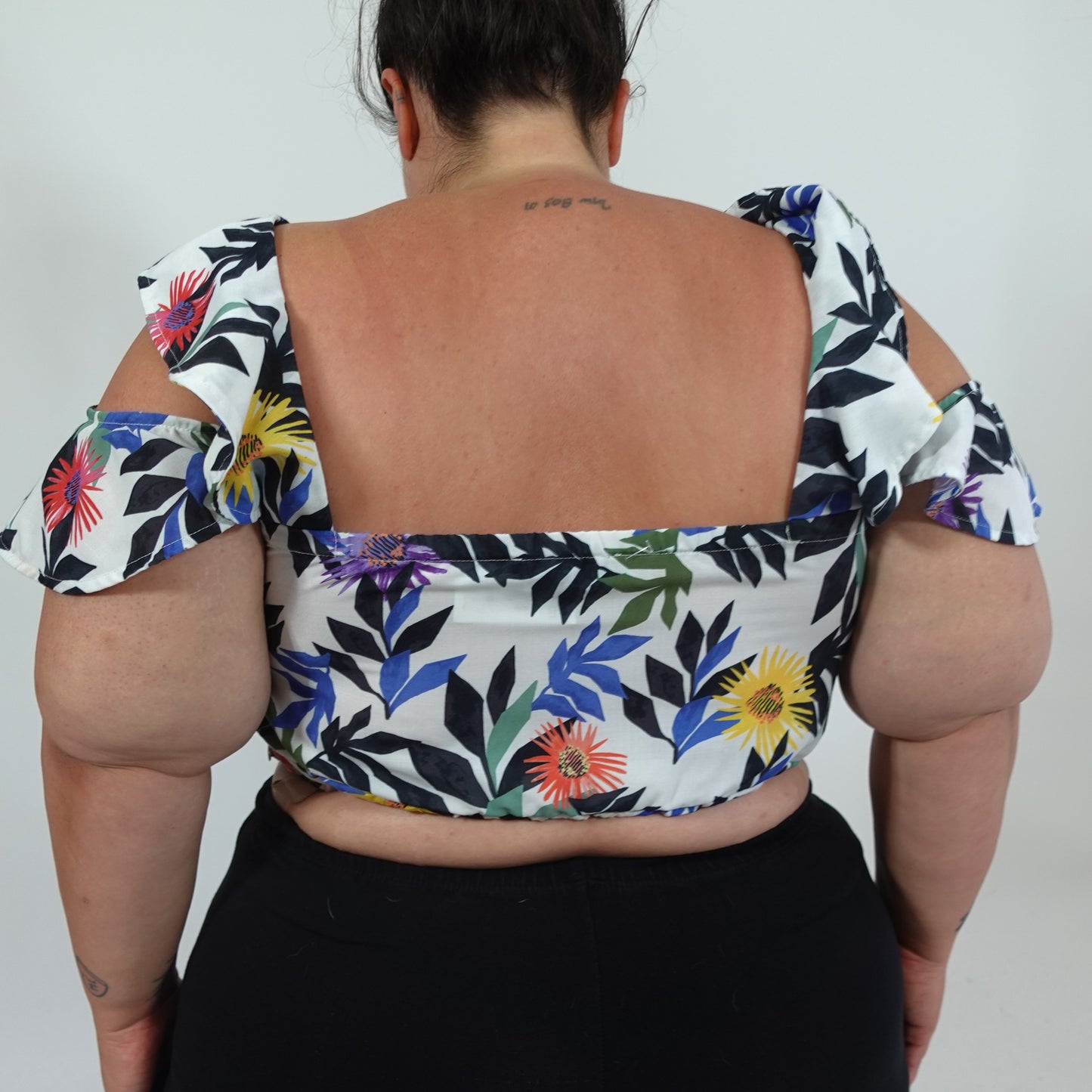 Ruffle Sleeve Floral Crop Top
