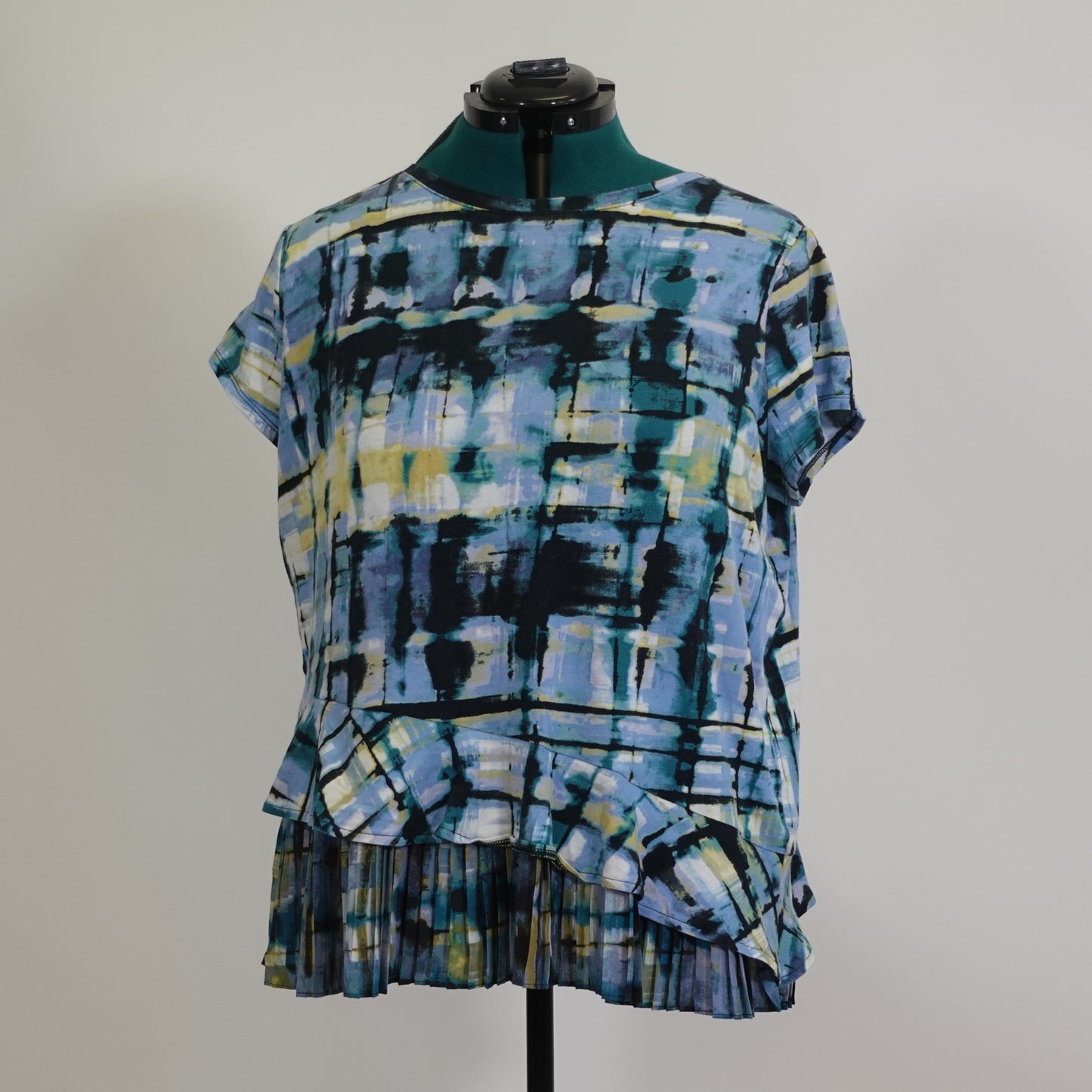 Abstract Print Ruffle Hem Top