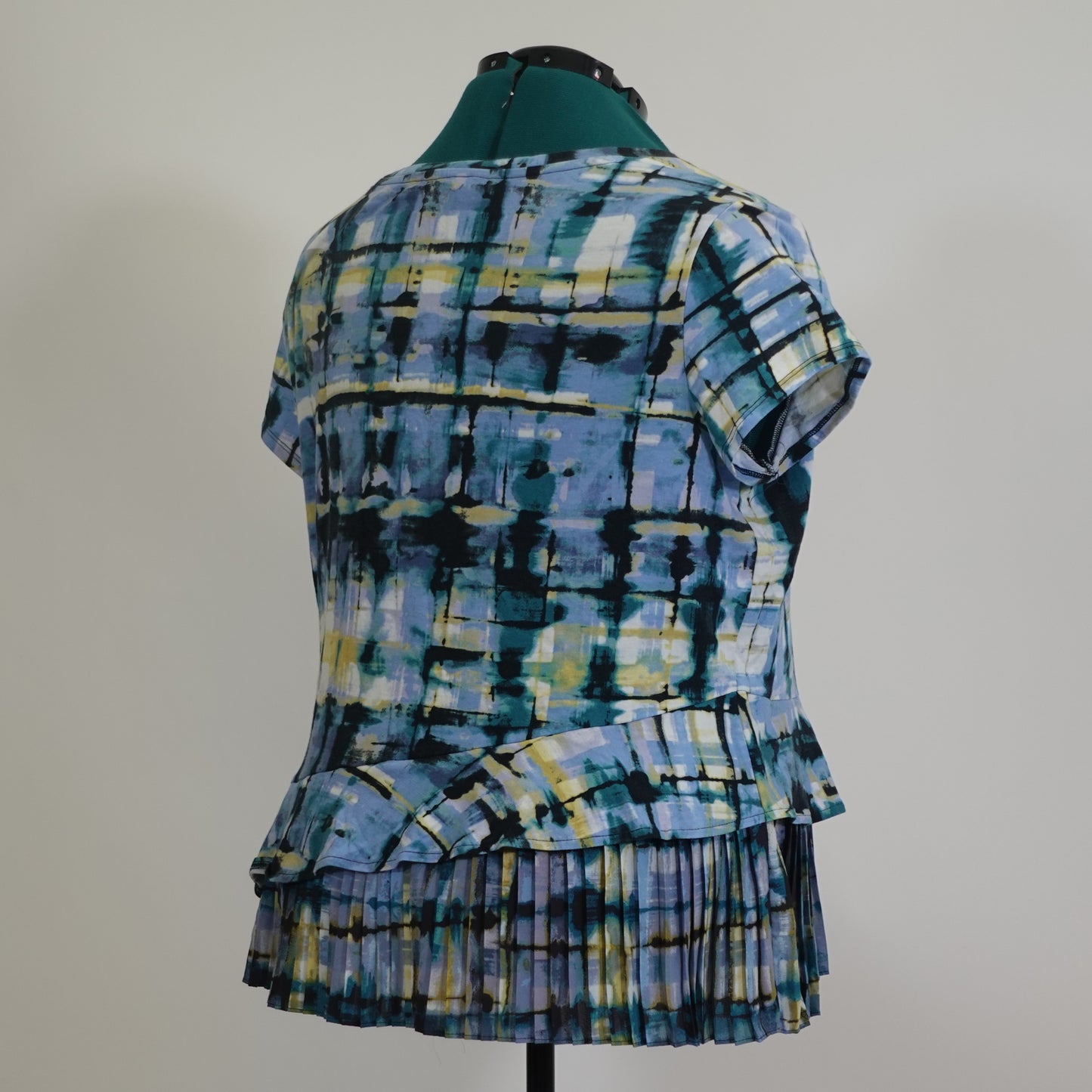 Abstract Print Ruffle Hem Top