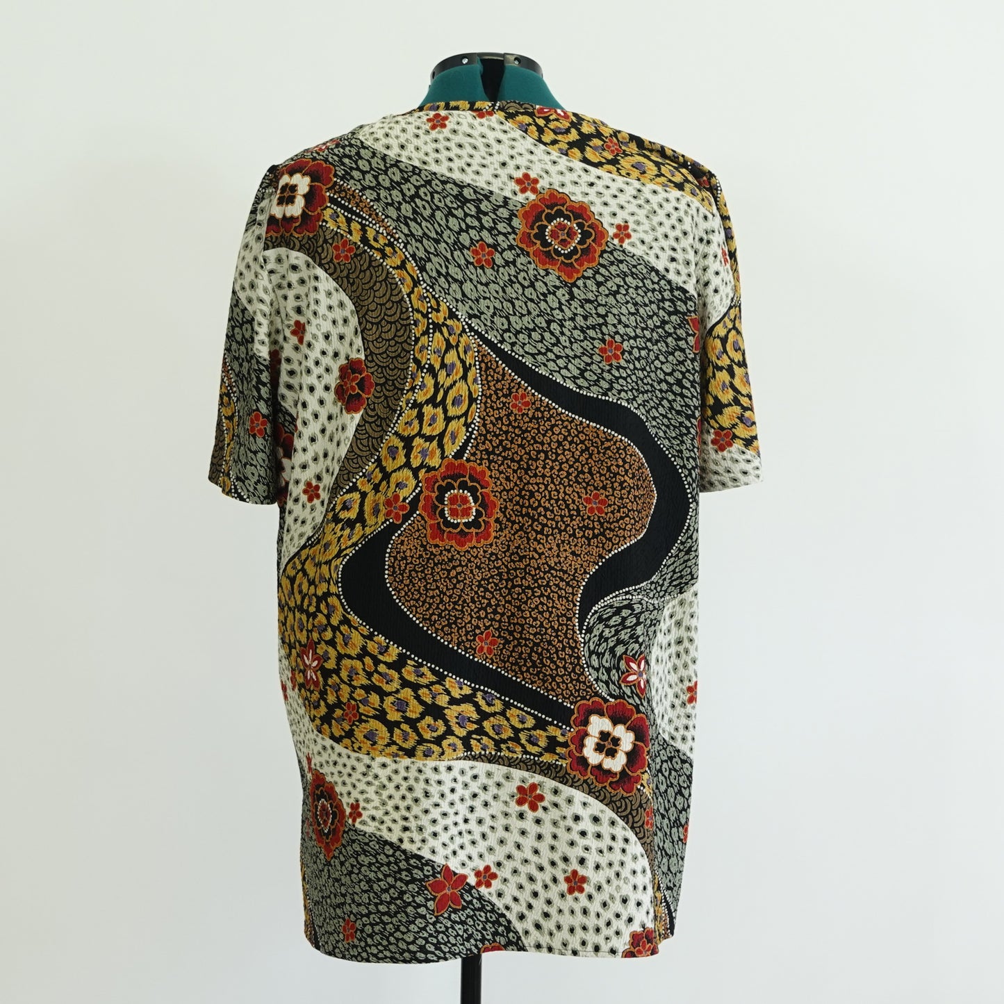 Vintage Floral Wavy Patterned Top
