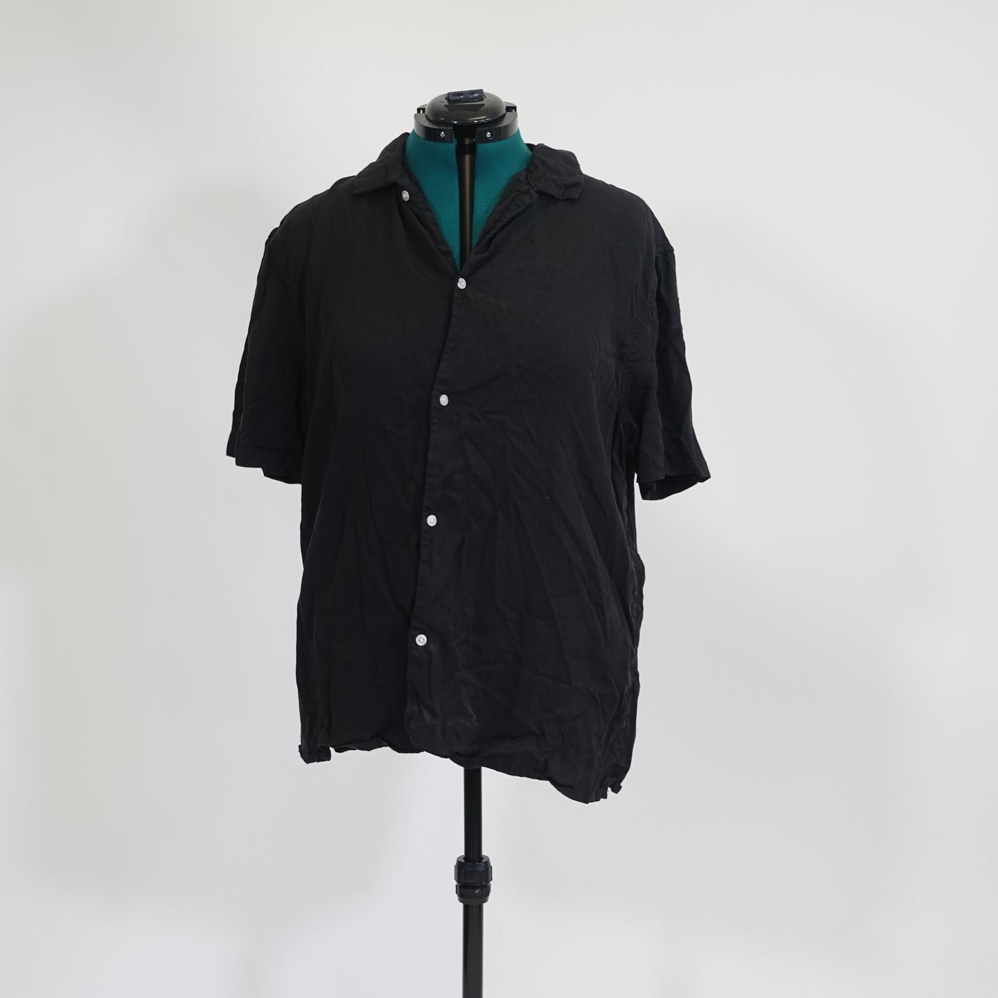 Black Short Sleeve Button Up Top