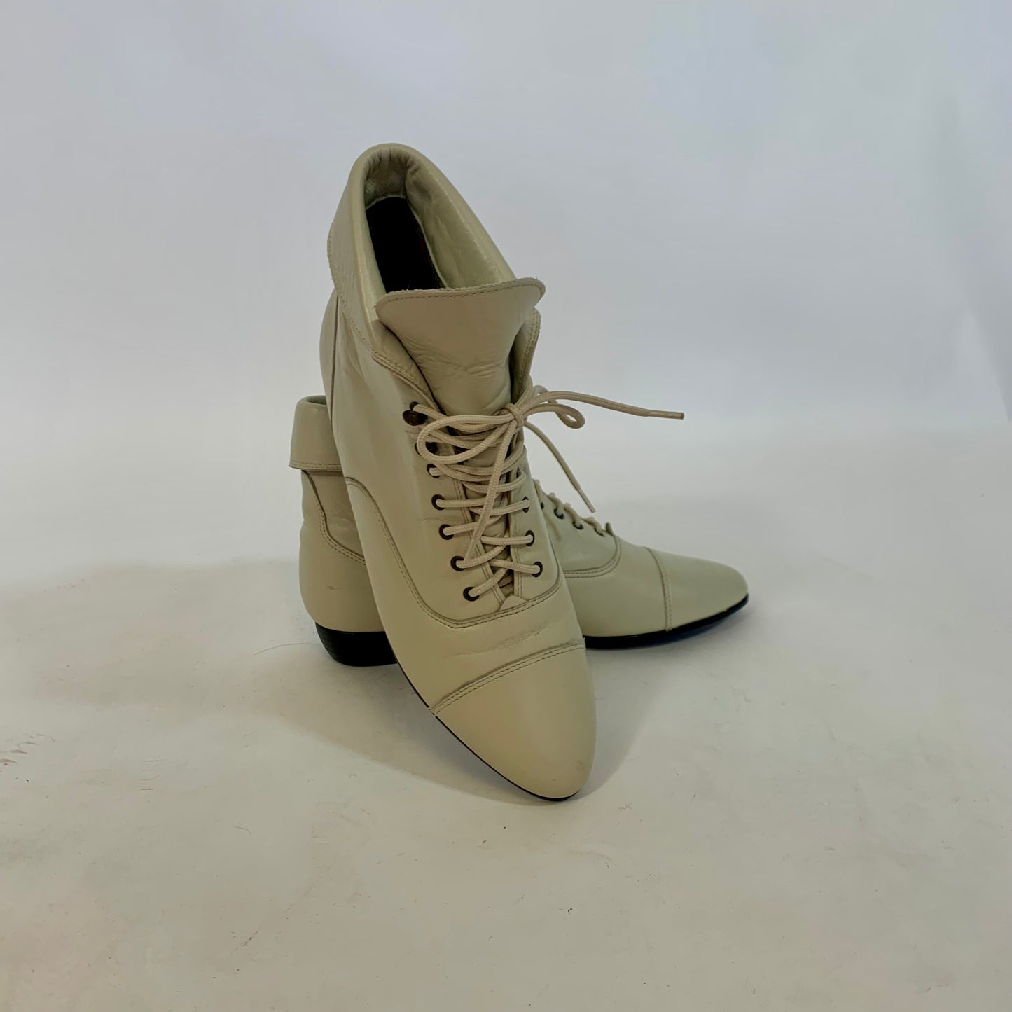 Sz 8.5 Vintage Maine Woods Off-White Leather Booties