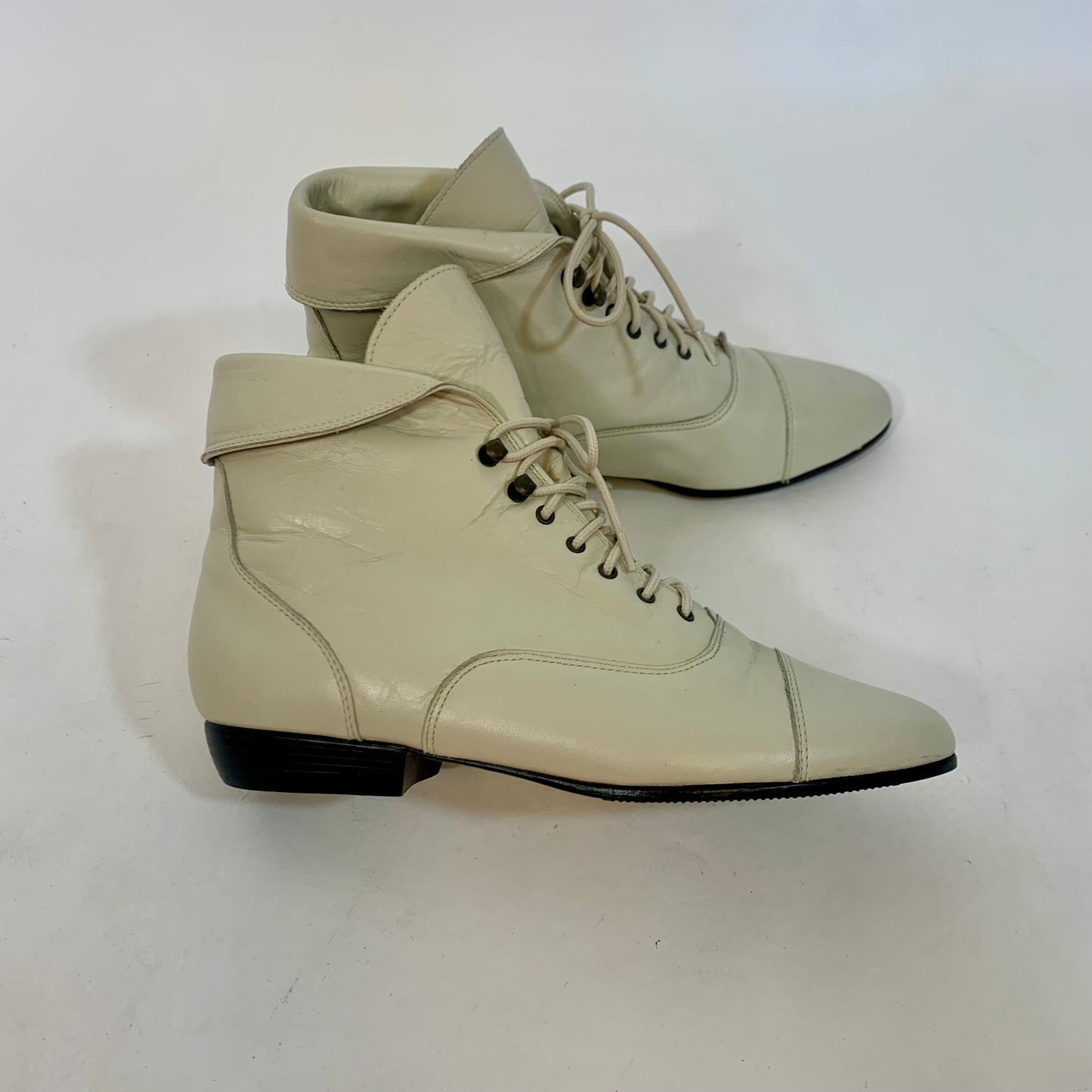 Sz 8.5 Vintage Maine Woods Off-White Leather Booties