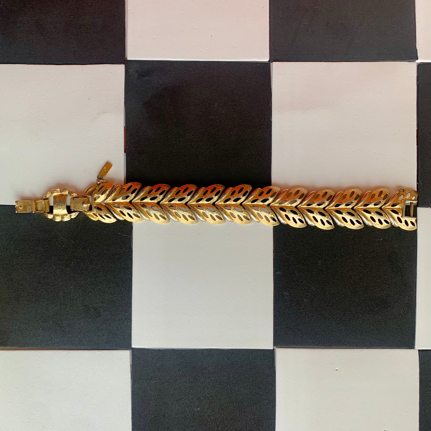Vintage Gold-Toned Leaf Chain Bracelet