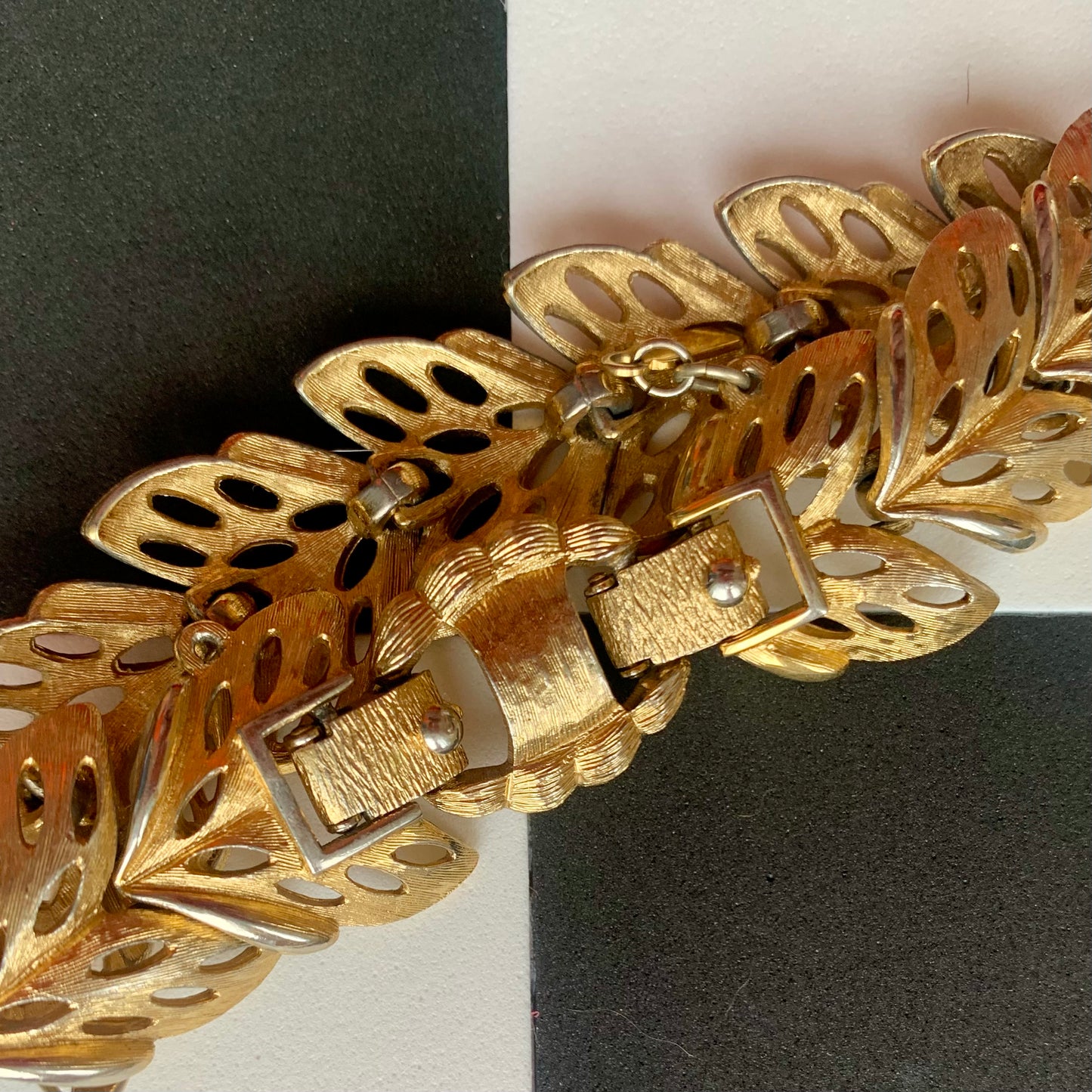 Vintage Gold-Toned Leaf Chain Bracelet
