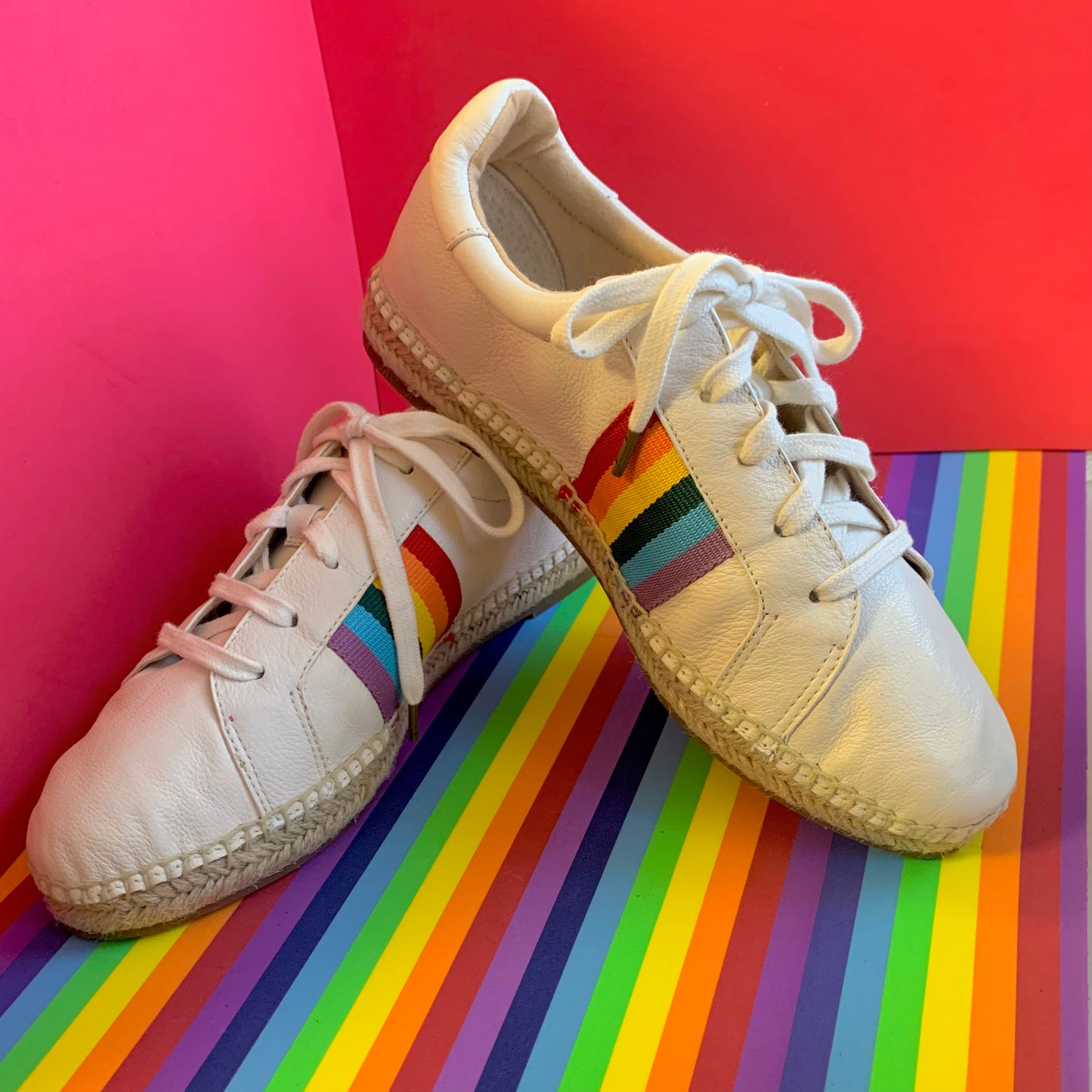 NEW Sz 9 Splendid Brand Rainbow Stripe White Leather Sneakers
