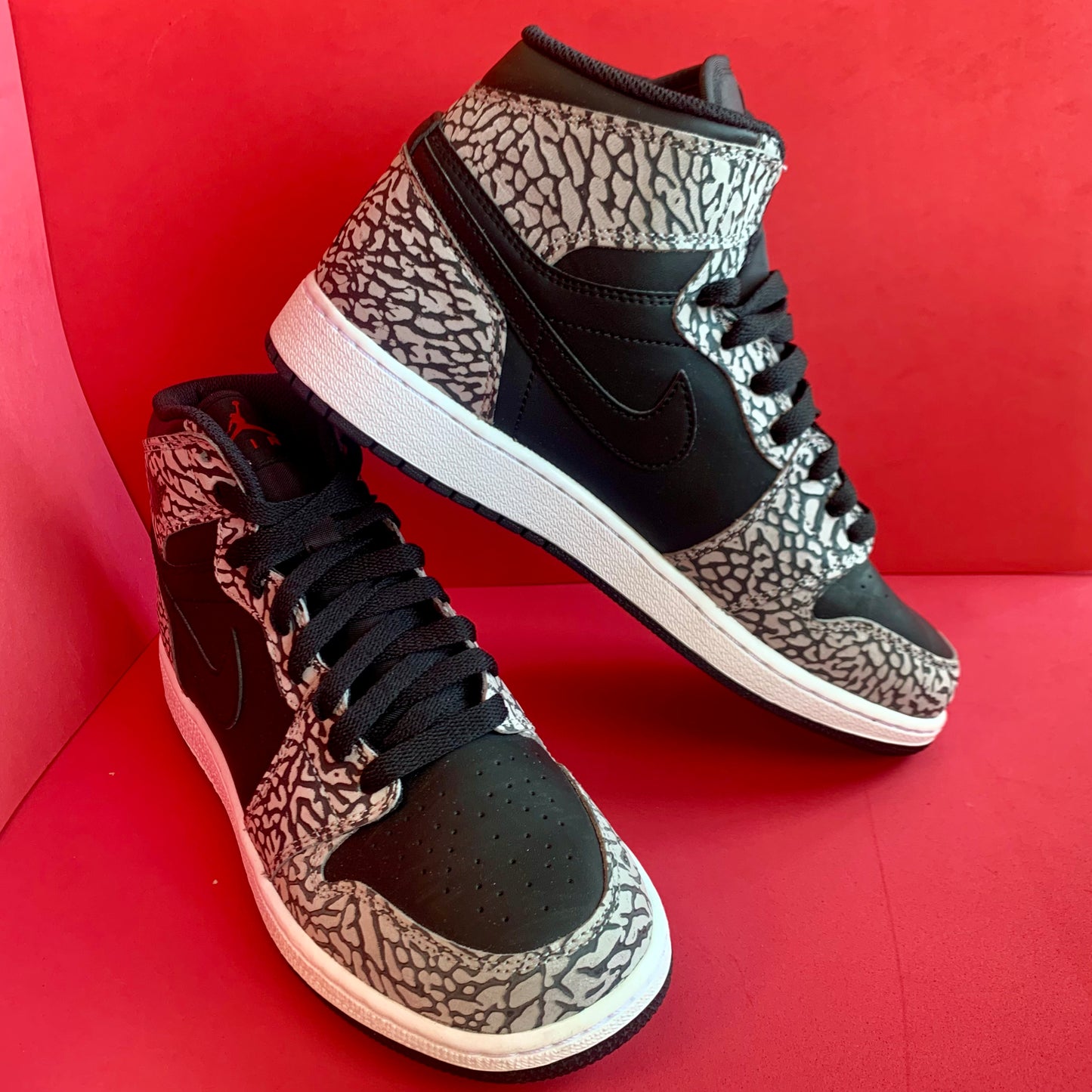 NEW Sz 7Y Air Jordan 1 Retro High 'Black Elephant' Sneakers