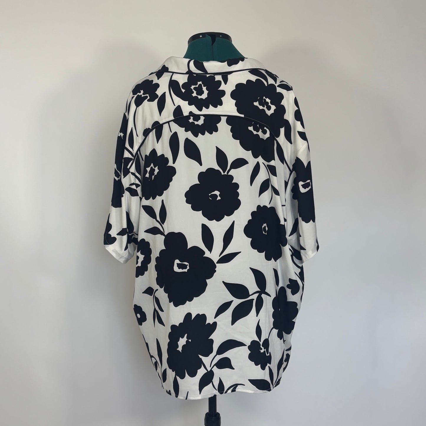 Black and White Floral Print Short Sleeve Button Down