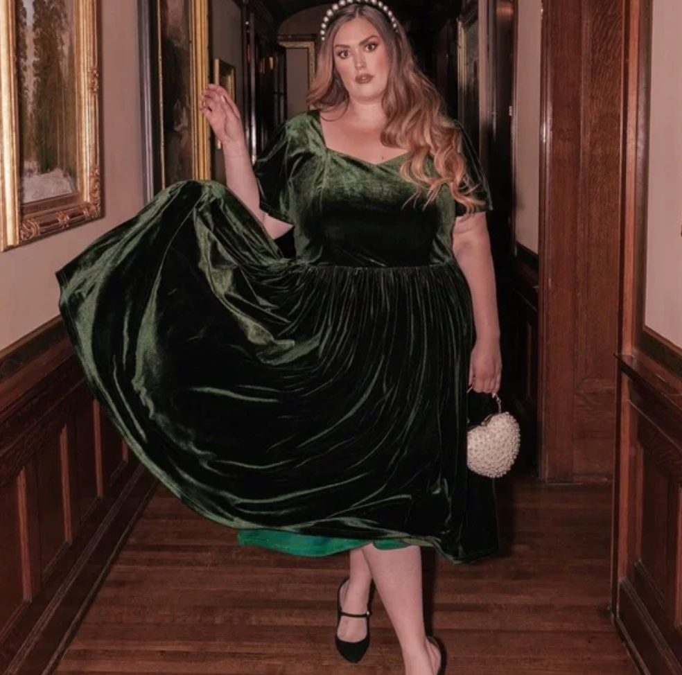 JessaKae Emerald Velvet Midi Dress NWT – Secondhand Stare JessaKae Emerald Velvet Midi Dress NWT – Secondhand Stare