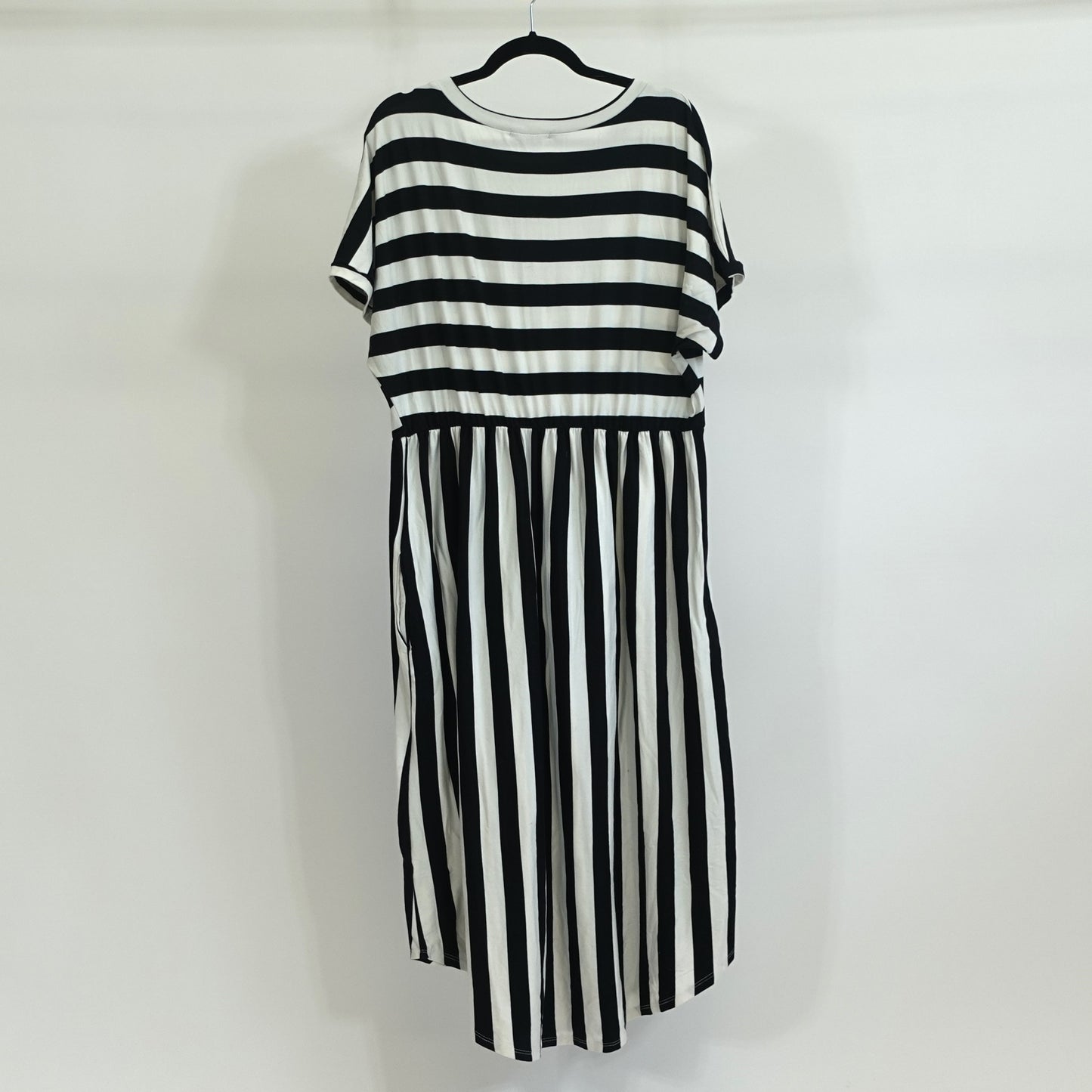 Black and White Stripe Short Sleeve Midi Dress with Pockets