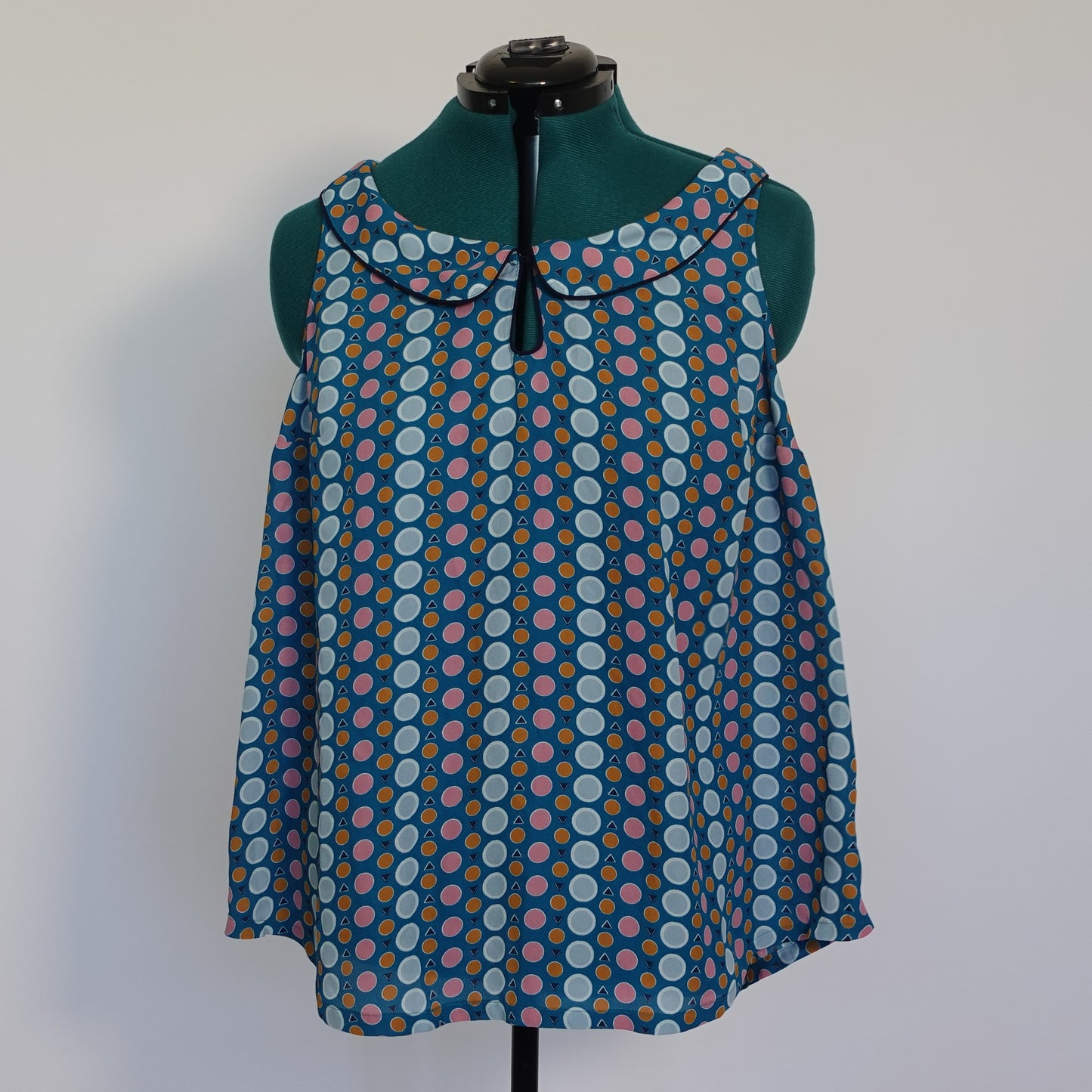 Mod Cloth Teal Circle Print Sleeveless Top with Round Collar