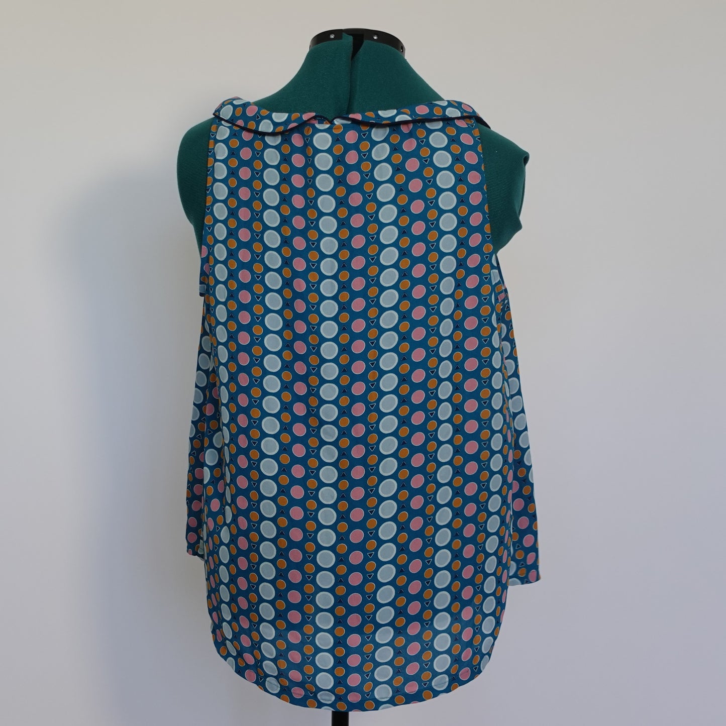 Mod Cloth Teal Circle Print Sleeveless Top with Round Collar