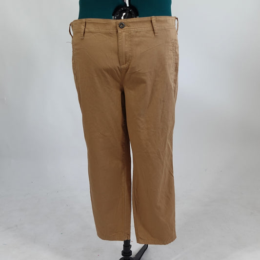 Lightweight Straight Leg Khaki Pants