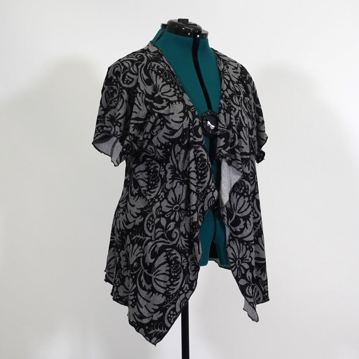 Black and Gray Paisley Print Open-Front Short Sleeve Cardigan