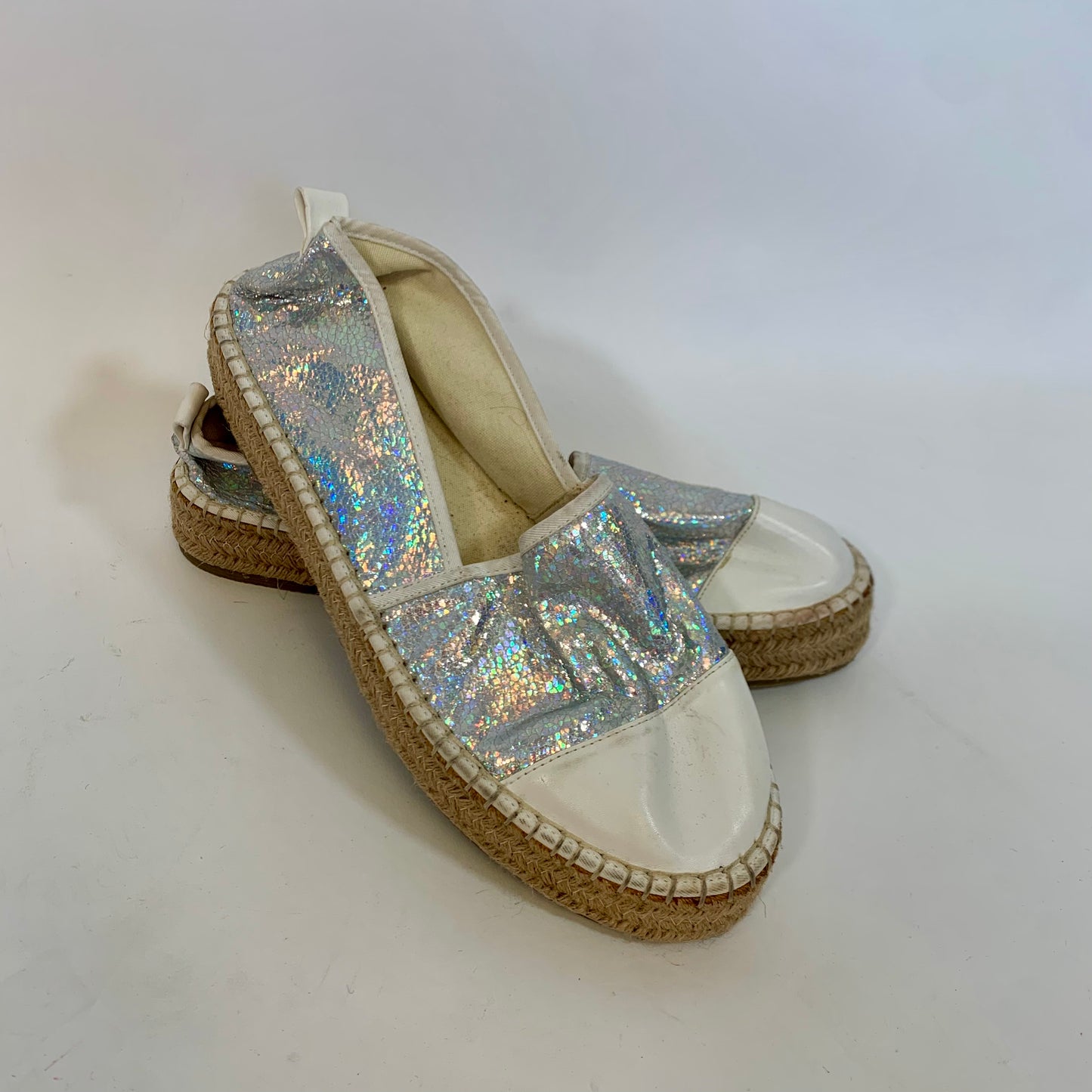 Sz 9 Irridenscent White and Cream Espadrilles Flats