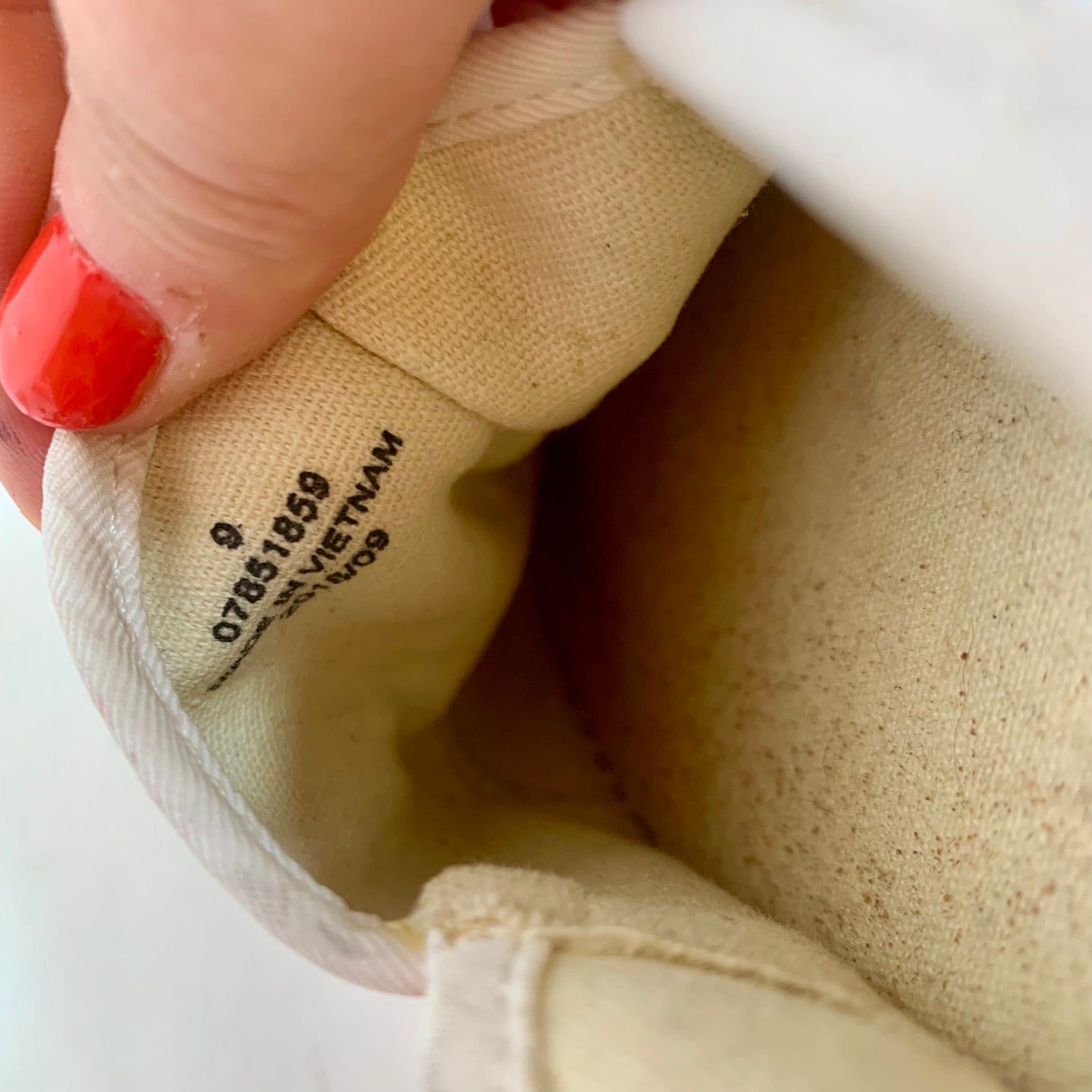 Sz 9 Irridenscent White and Cream Espadrilles Flats