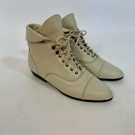 Sz 8.5 Vintage Maine Woods Off-White Leather Booties