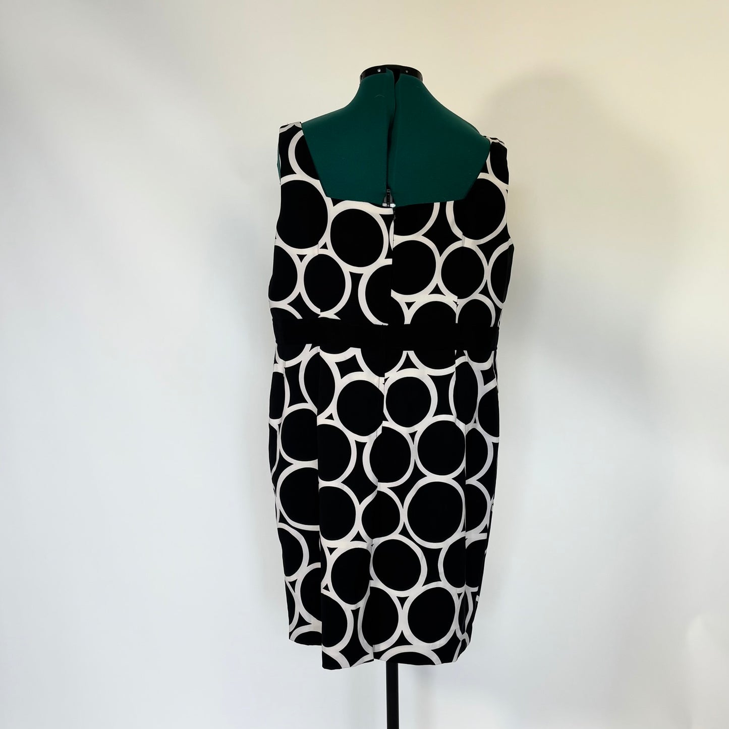 Black and White Circle Print Pencil Dress NWT