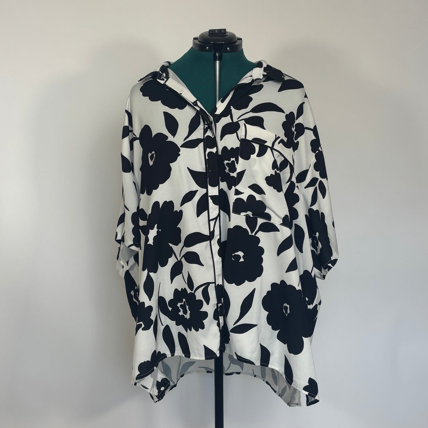 Black and White Floral Print Short Sleeve Button Down